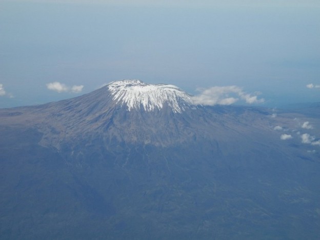 Kilimandžaras pro lėktuvo langą